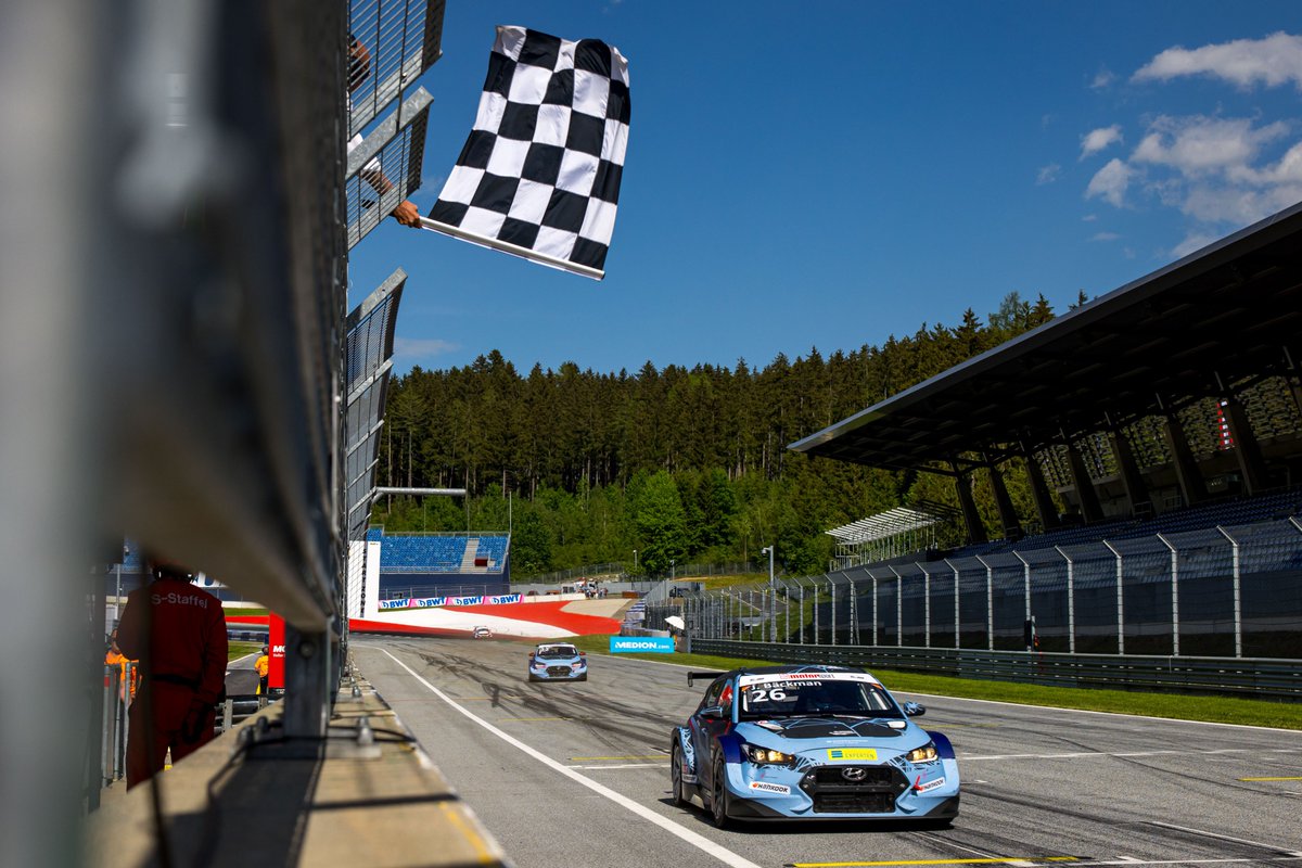 SID_Marketing's tweet photo. Premiere: Die @ADAC #TCRGermany feiert auf ihrer 3. Station der Saison 2022 ihr Debüt auf dem #Salzburgring. Hochspannung ist garantiert: #MartinAndersen #TeamEngstler und @jessbackman #RojaMotorsport trennt an der Spitze der Gesamtwertung nur 1 Punkt. > https://t.co/uLdLdVuTnU https://t.co/0onQle6QEK