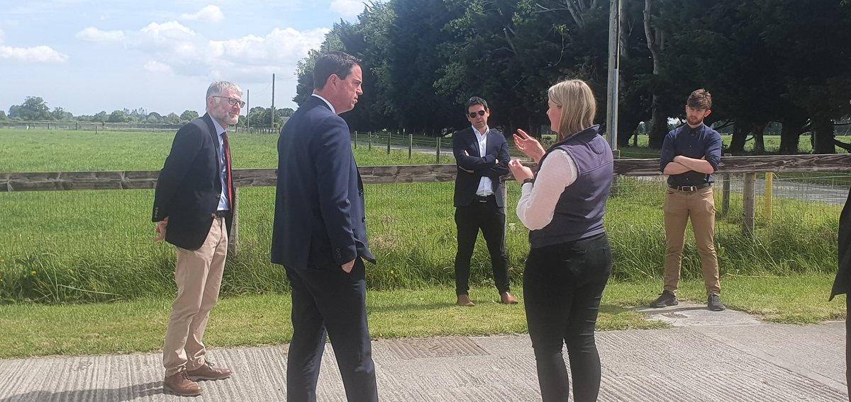 ucdagfood's tweet photo. An update on the Dairy Research and Innovation @ucdlyonsfarm with @PierceKarina and Finbar Mulligan @ucdvetmed &amp; @Zoe_C_McKay discuss @UCD_SystemsHerd and new #PASTURE-NUE @agriculture_ie
funded project @martinheydonfg @UCD_SystemsHerd @agriculture_ie @joeneville2010 https://t.co/70synVzPnv