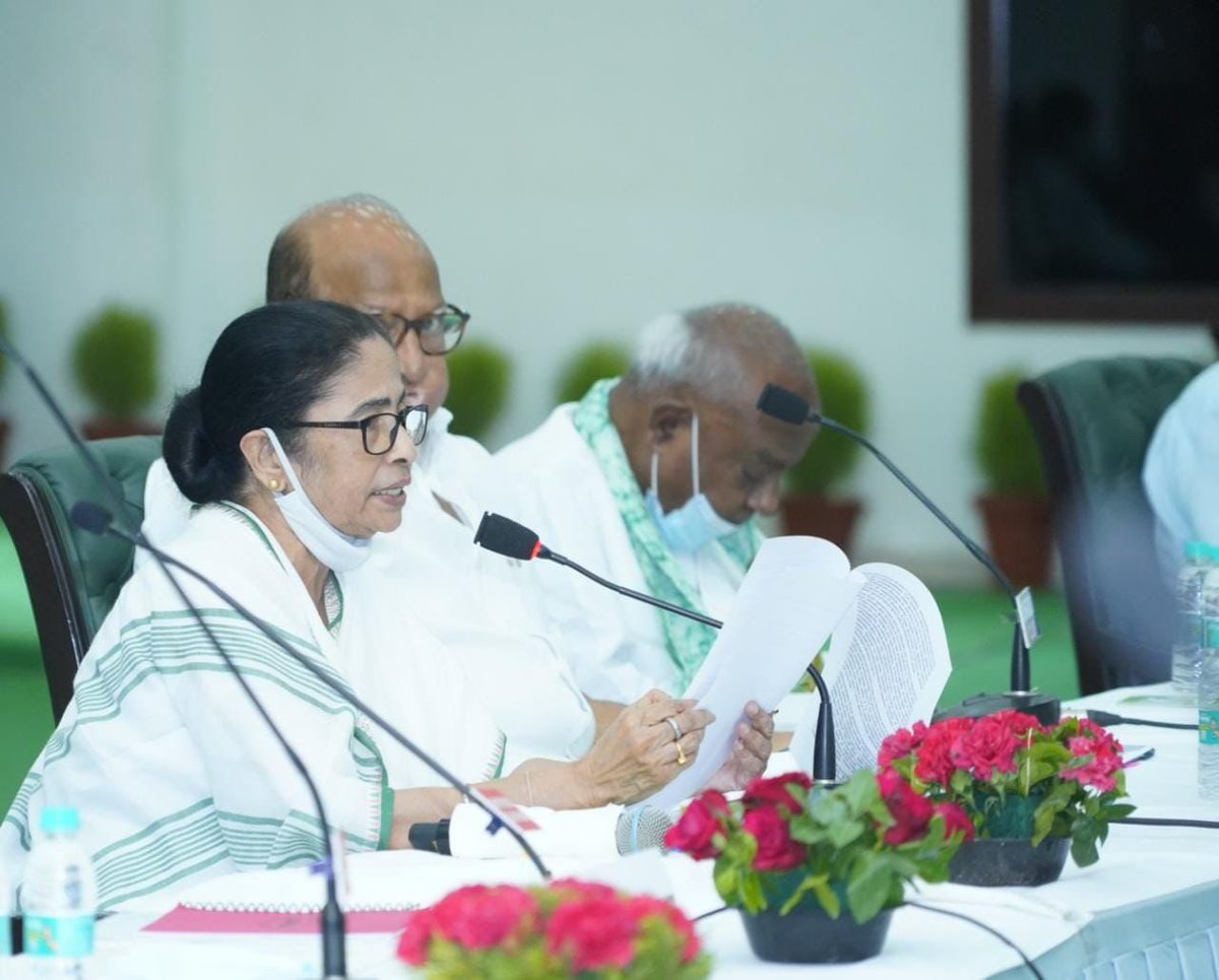 AITCofficial's tweet photo. A UNITED OPPOSITION is the need of the hour to fight the DIVISIVE &amp; OPPRESSIVE regime of @BJP4India.

Our Hon'ble Chairperson @MamataOfficial convened the Opposition meeting on Presidential Elections in Delhi.

Together, we will fight with all our might FOR THE PEOPLE OF INDIA. https://t.co/reHBdwprKj