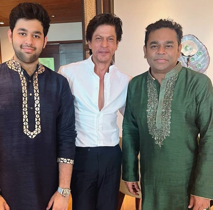 TeamSRKWarriors's tweet photo. #ShahRukhKhan with #ARRahman &amp; His son at #Nayanthara's wedding ♥️ https://t.co/w1VbQfdF8t