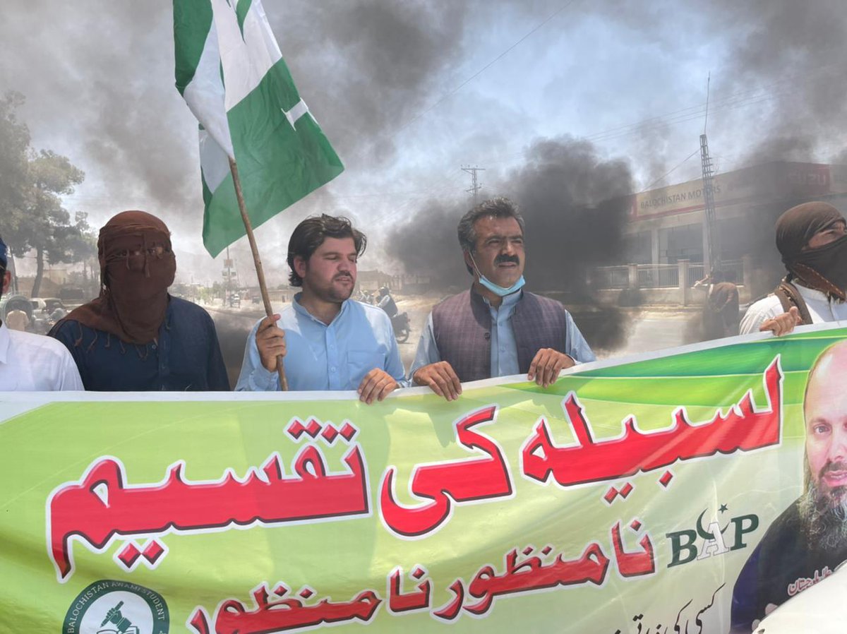 Bap__party's tweet photo. کیا گورنمنٹ بلوچستان کو پرامن احتجاج بھی برداشت نہیں 
قدوس اپنا کارکردگی  اچھا کرے پھر عوام کو احتجاج کرنے کی اجازت نہ دے پھر گرفتاری کرے 
کارکردگی صفر ہے 
اور نوجوانوں کو غیر قانونی گرفتاری پر تلے
ہوئے ہیں 
قدوس کو اسکا حساب دینا پڑھے گا  
@AQuddusBizenjo 
@VoiceQuetta https://t.co/WXGs4xEwGS