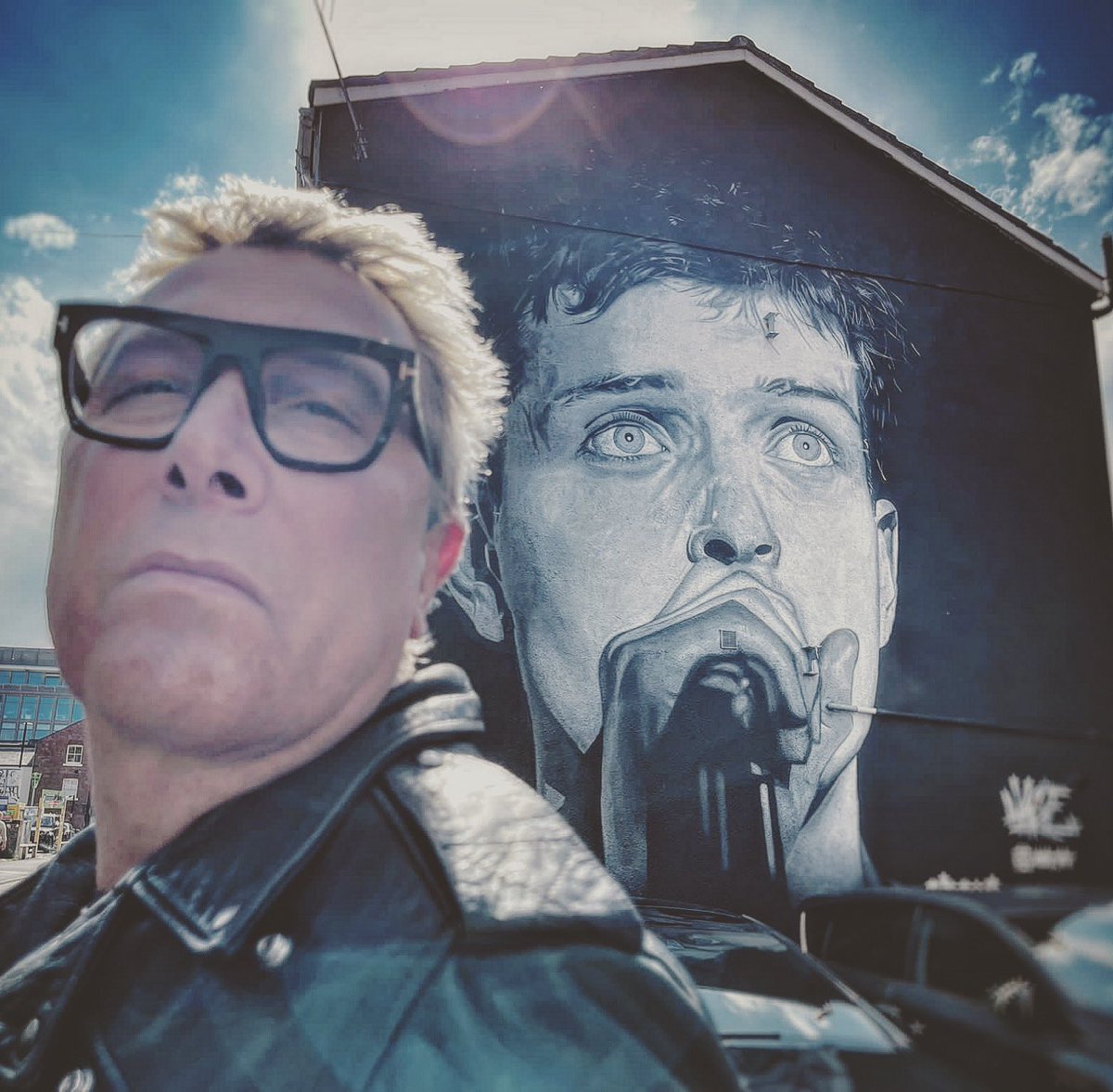 Today in 1979 <a href="/joydivision/">Joy Division</a> released a masterpiece #unknownpleasures 🖤 Che ricordi e che emozioni che oggi rivivremo a <a href="/RevolverShow/">Revolver Rock Show</a> su <a href="/VirginRadioIT/">Virgin Radio Italy</a> dalle 14.. #Joydivision #iancurtis #postpunk #Manchester #revolver #Djringo 🎧