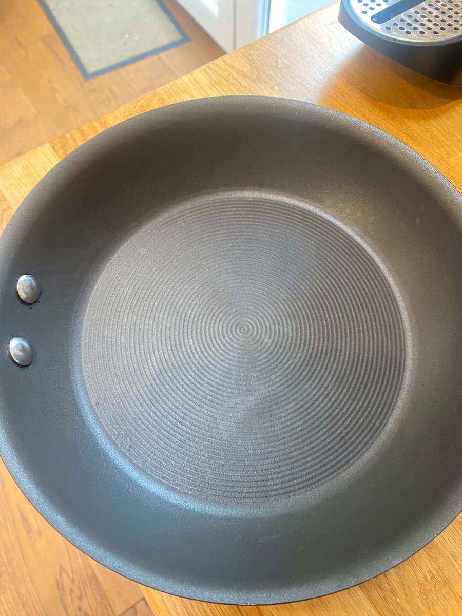 TomHosfield's tweet photo. @CirculonUK Purchased your Infinite 8 Pan Set 1 1/2 years ago multiple of the pans are loosing their non stick coating. Can you help resolve this?? https://t.co/wkembZCUej
