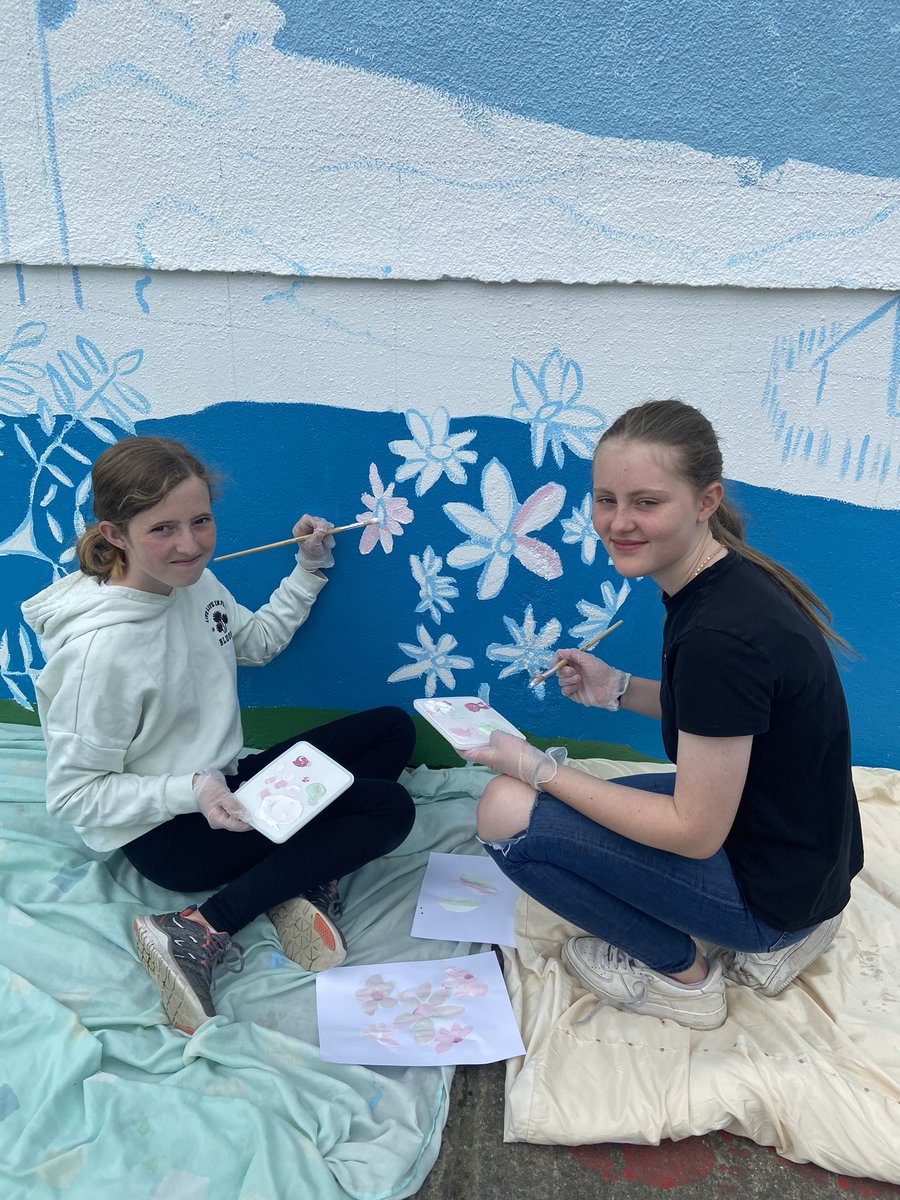 glynnns1's tweet photo. The colour has landed on our wall, the fun begins! Tomorrow is another day and let’s see how we progress. Thanks to @artwallaceart and our 6th Class students who are working together as a team. #mural #talentedgroup @Glynnbarntown2 @WexfordEdCentre https://t.co/hKGWmNEoyZ