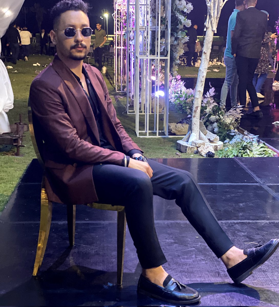 I don't look back unless there is a good view 🖤