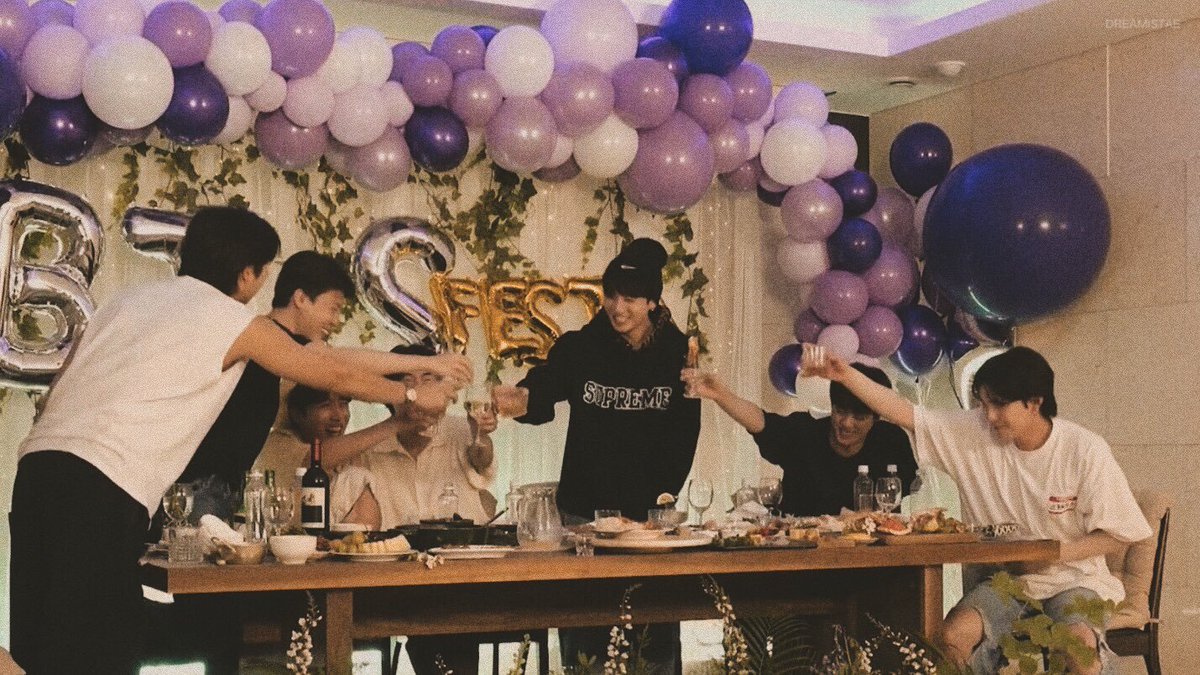 SugaHome1993's tweet photo. Dear BTS, 

It was a great and tiring journey for the all of you. For now, look out to yourselves, focus on what will make you happy. And love...look for it. It's okay to be happy and to love at the same time. It's not a sin to do so, claim it. 
You guys are great. 
@BTS_twt https://t.co/VWHhidAHMg