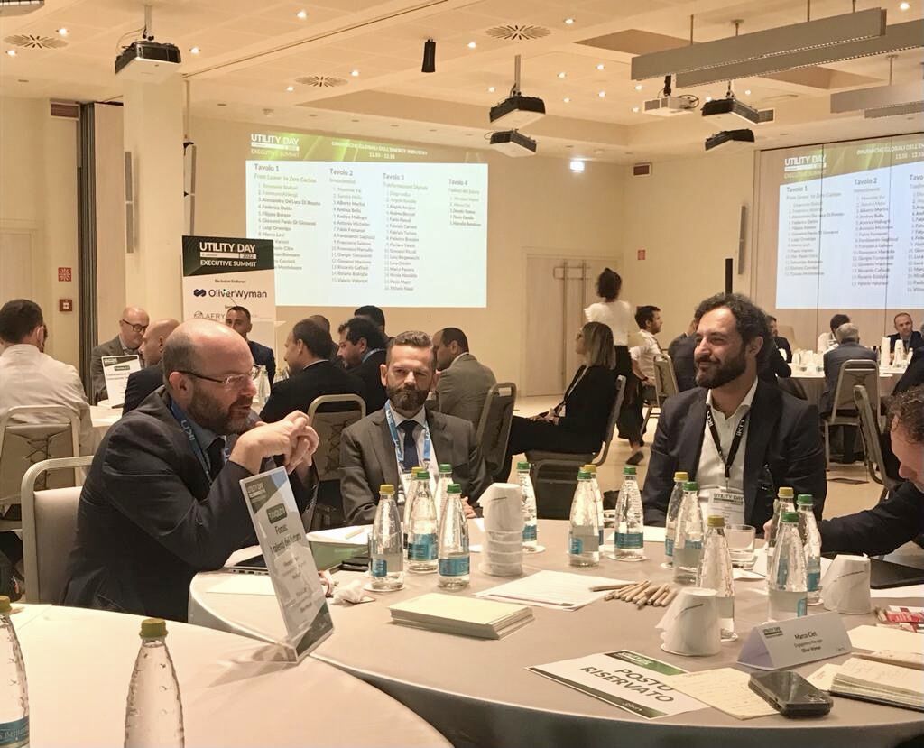 UtilitEnergy's tweet photo. LIVE NOW 🔥
⚠ Continuano i lavori all’Executive Summit!
La mattinata prosegue con 4 tavoli interattivi: un momento di confronto attivo, nel quale i partecipanti condividono le proprie idee, innovazioni e soluzioni sulle sfide più critiche.

#UtilityDay è un #evento @IKN_Italy https://t.co/UrS5iDy0q6