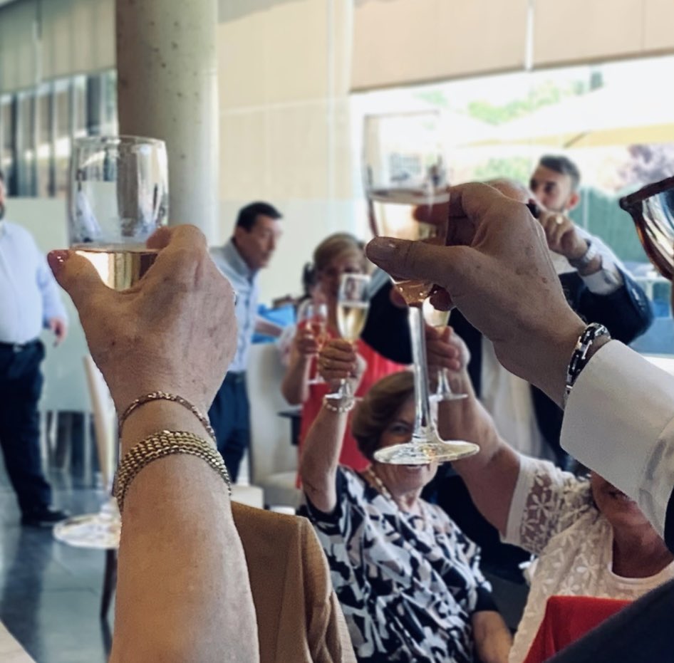 HotelLasArtes's tweet photo. ¡Que la ilusión del primer brindis sea igual después de 50 años! Celebraciones especiales que nos llenan de alegria poder organizar.

😉Cuentanos tu idea y nosotros te asesoramos.      

☎️91 608 65 00    
📧jventas@lasartes.es
📧eventos@lasartes.es https://t.co/1vs7RZGUSy