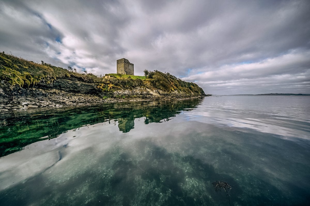 A tower that would make Rapunzel jealous 👸 Welcome to this romantic castle. Our guest reviews say it best: 'You are sitting on the edge of the Wild Atlantic, in a medieval tower, so how can your expectations not be met?' Plan your magical castle stay: bit.ly/VrboUkCastleCo…