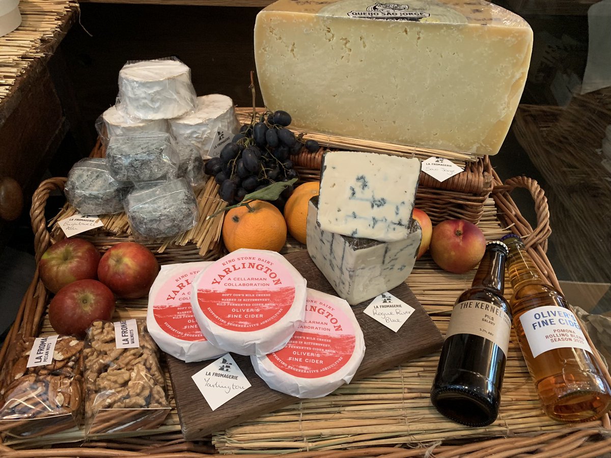 Father’s Day cheese deliciousness from <a href="/LaFromagerieUK/">La Fromagerie</a> <a href="/KingStoneDairy/">King Stone Dairy</a> @nortonandyarrow with brightwell ash, chaource, Sao Jorge, yarlington and rogue river blue. #artisancheese #foodie #FathersDay