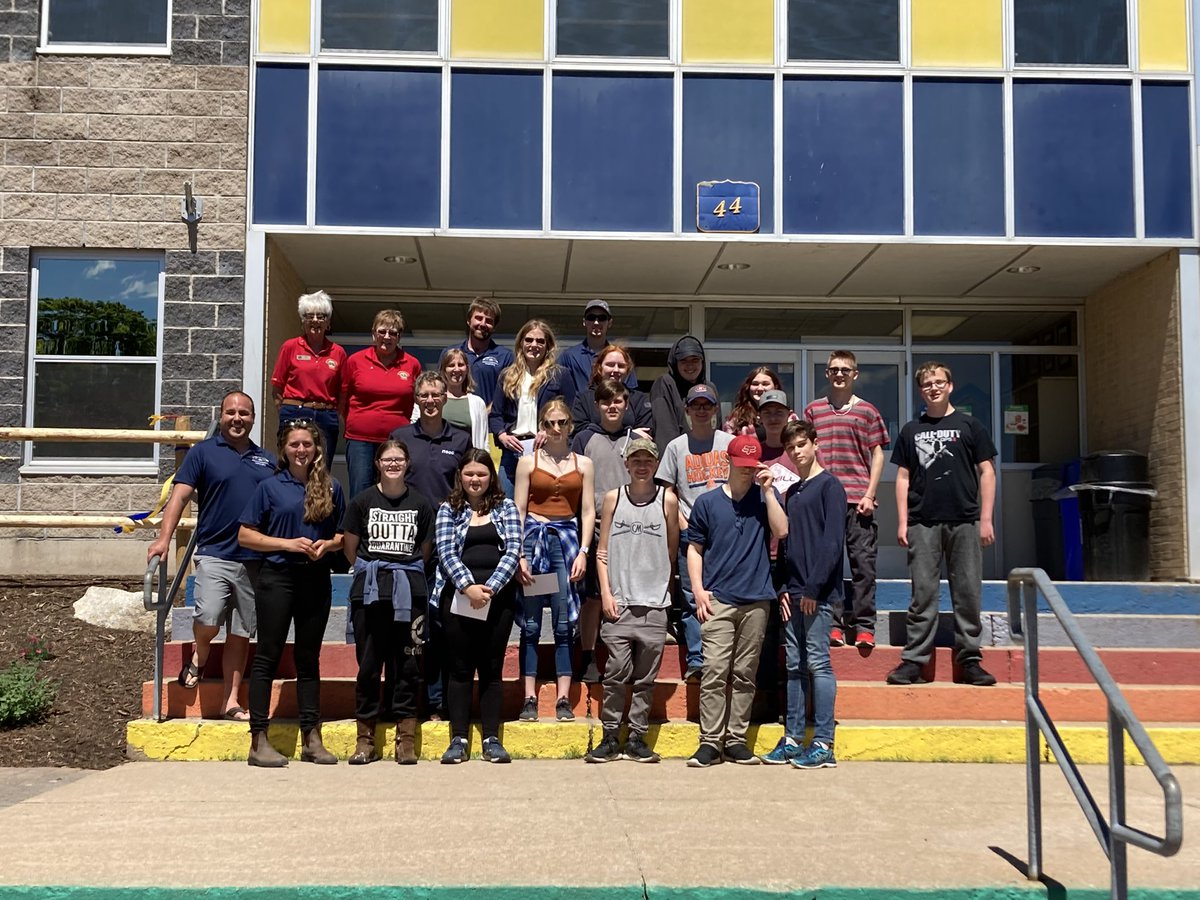 ssrsbngrhs's tweet image. On Friday the NGRHS Options andOpportunities students held a ribbon cutting ceremony for their front yard landscape project that they completed with the remarkable Nature’s Reflection Landscape. Nature’s Reflection and our donors all took part! @Skills_Canada @SSRCE_NS