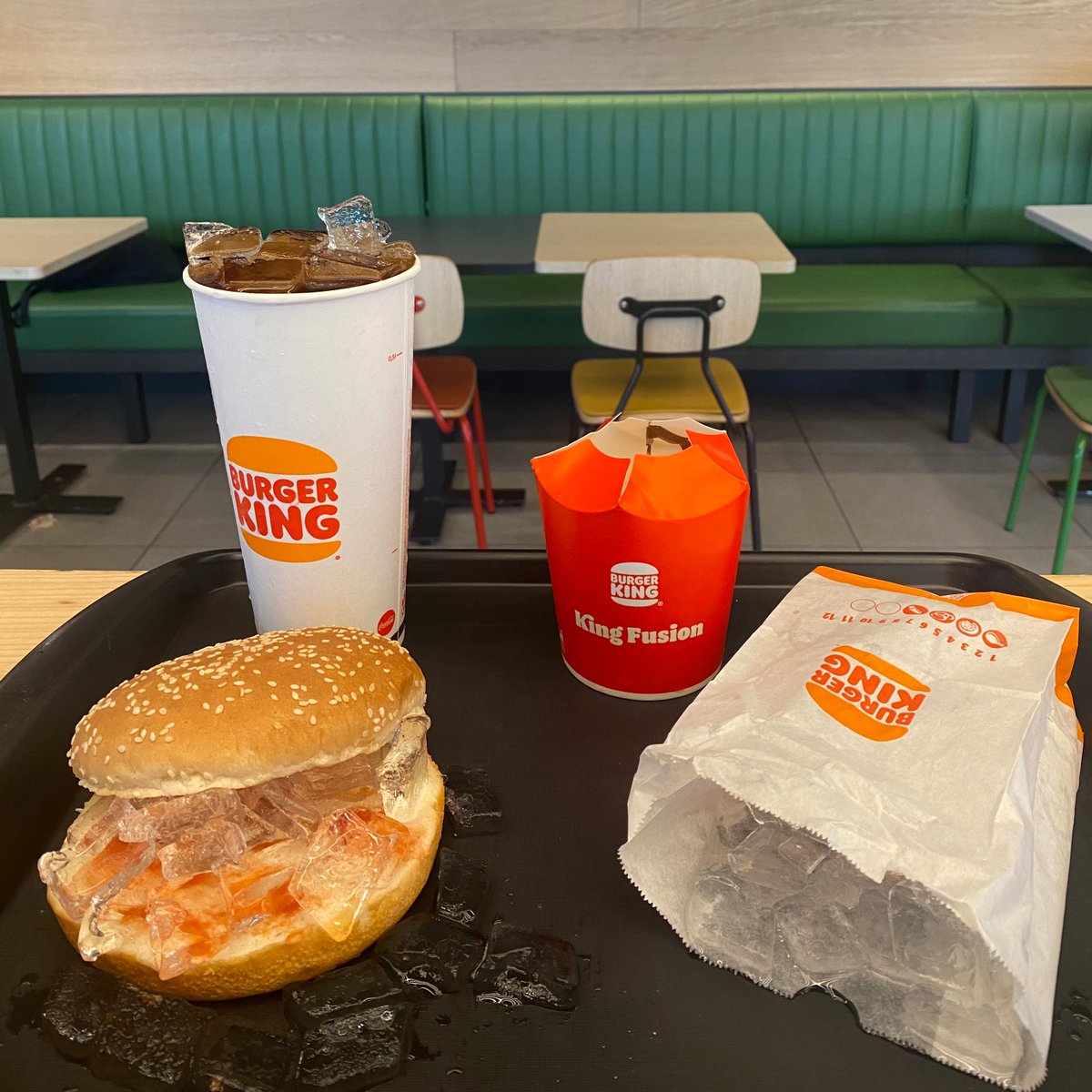 burgerking_es's tweet photo. El menú que necesito para esta ola de calor. https://t.co/tcNxd9yHup