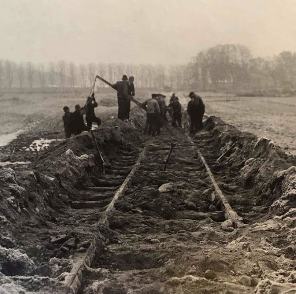 TheoryMud's tweet photo. Is it possible we found the first railroads? https://t.co/qkiQpH8ROu