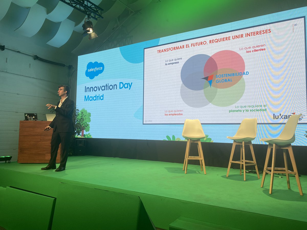 ✨¿Y cuáles son las claves para mejorar la #experienciadecliente en el sector #seguros? Foco en los clientes dormidos, en la relación personal, en la personalización y en de quien depende la #CX (el empleado) #InnovationDay <a href="/salesforce/">Salesforce</a>