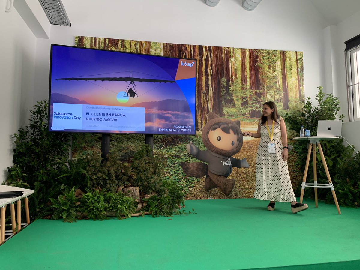 💬“Experiencia de cliente somos todos”<a href="/CSMarian/">Cristina S. Marián</a> para el #InnovationDay de <a href="/salesforce/">Salesforce</a> para analizar cómo es la #customerexperience en el sector de banca. Qué papel tiene el cliente y qué claves debemos seguir para lograr el éxito.