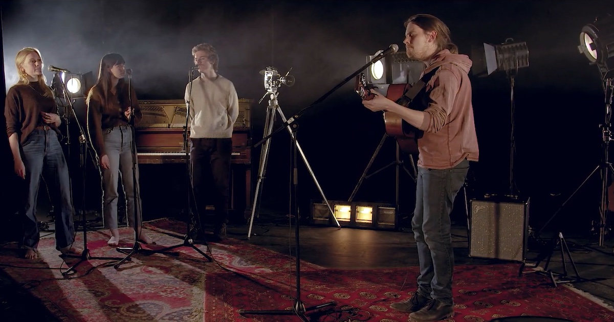 klofmag's tweet image. Video Premiere: Friday marks the release of Lynda’s Café, a stunning new acoustic single from @RoarButler. Watch the accompanying video filmed at the Traverse Theatre in Edinburgh and featuring vocals from three of his closest friends. folkradio.co.uk/2022/06/video-…