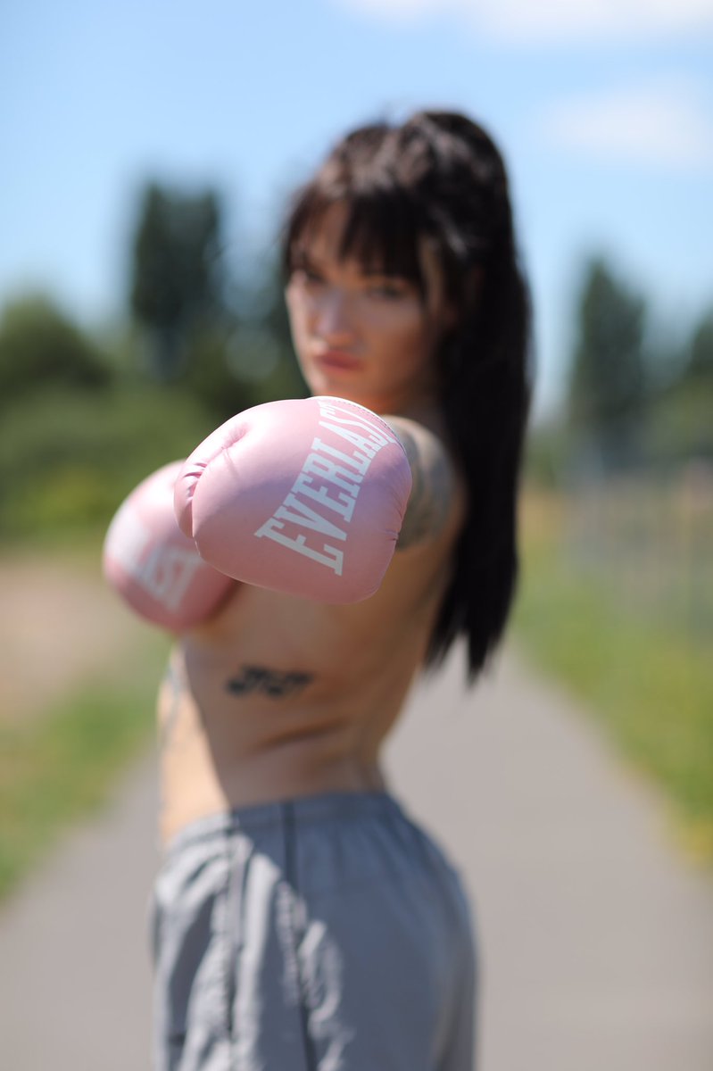 Menschliche Boxsäcke pn #dominatrix #boxingmistress #misttress #ViolencePrincess ❤️‍🔥😈🥊