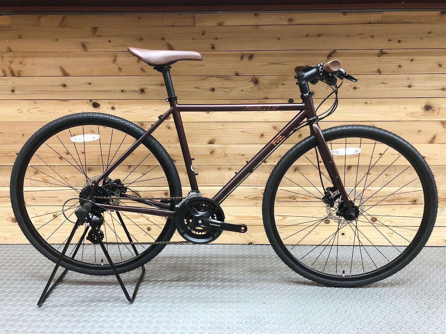 売れ筋がひ贈り物！ FLAT CX FEATHER FUJI CARAMEL 43cm WINE 自転車本体