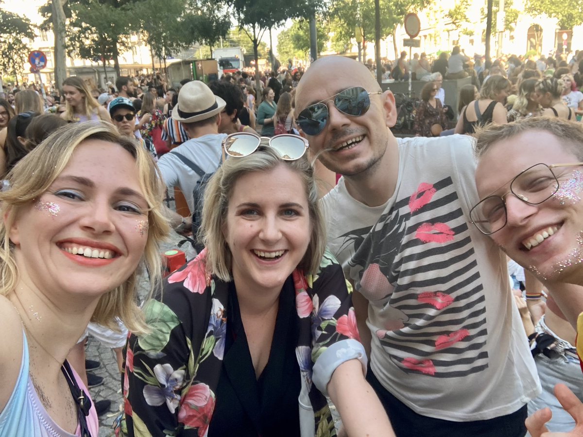charlotteroesel's tweet image. Every month should be #pridemonth! Here, we are celebrating with more than 250 000 people at the #pride #parade in Vienna. 🎉 @GrabovacGroup @GrabovacIgor @LisLehner @lovro_markovic