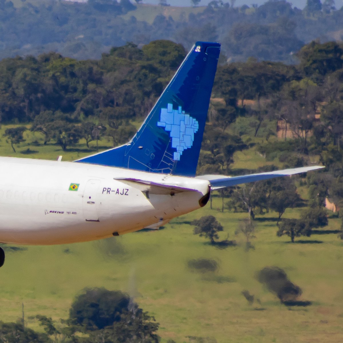 cnfapproach's tweet photo. " Cargo Team " 💙📦✈

✈ @boeing 737-48E(SF)
🆔️ PR-AJZ
🇧🇷 @azulcargoexpress / @azulinhasaereas
🌎 SBCF / CNF 
.
✅️ Acompanhe no Facebook, Instagram e Twitter: @cnfapproach 
.
.
#b737400 #azulcargo #azulinhasaereas #boeing #cnfapproach #aviationgeek #sbcf https://t.co/2Gc02uSsuT
