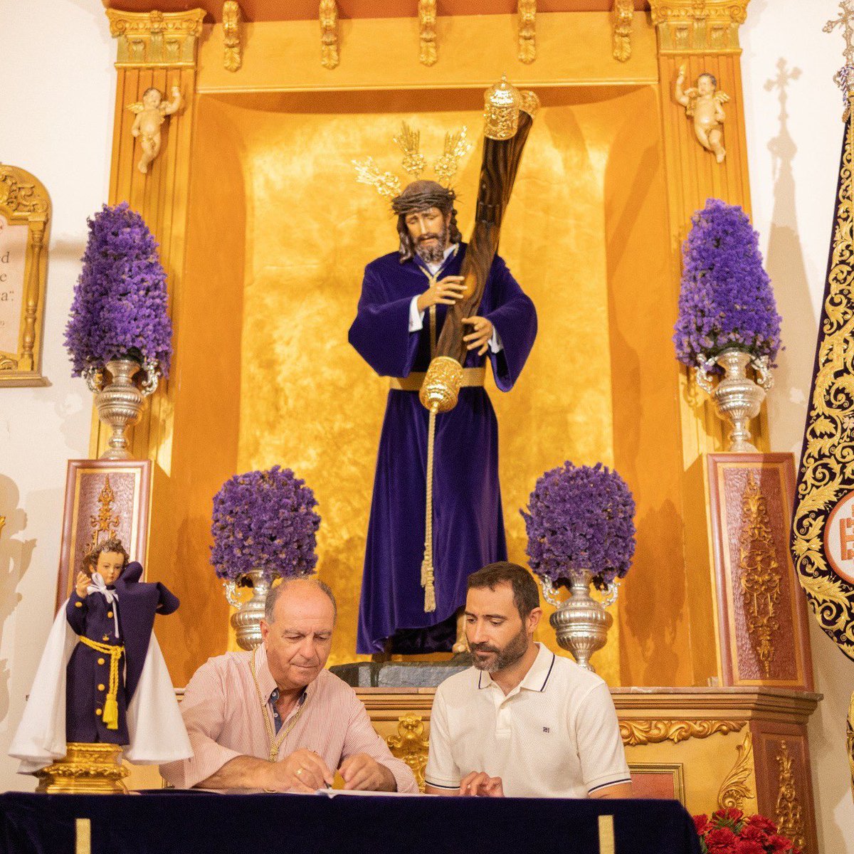 | 𝐂𝐎𝐌𝐔𝐍𝐈𝐂𝐀𝐃𝐎 𝐎𝐅𝐈𝐂𝐈𝐀𝐋 |

Nuestra Agrupación Musical Sagrada Resurrección, tiene a bien comunicar que el próximo Jueves Santo 2023, acompañaremos al paso de misterio de la Hdad. del Nazareno de Algeciras (Cádiz).

𝑮𝒓𝒂𝒄𝒊𝒂𝒔 <a href="/nazareno_of/">Hermandad Nazareno Algeciras</a>.

#SonesDeResurrección