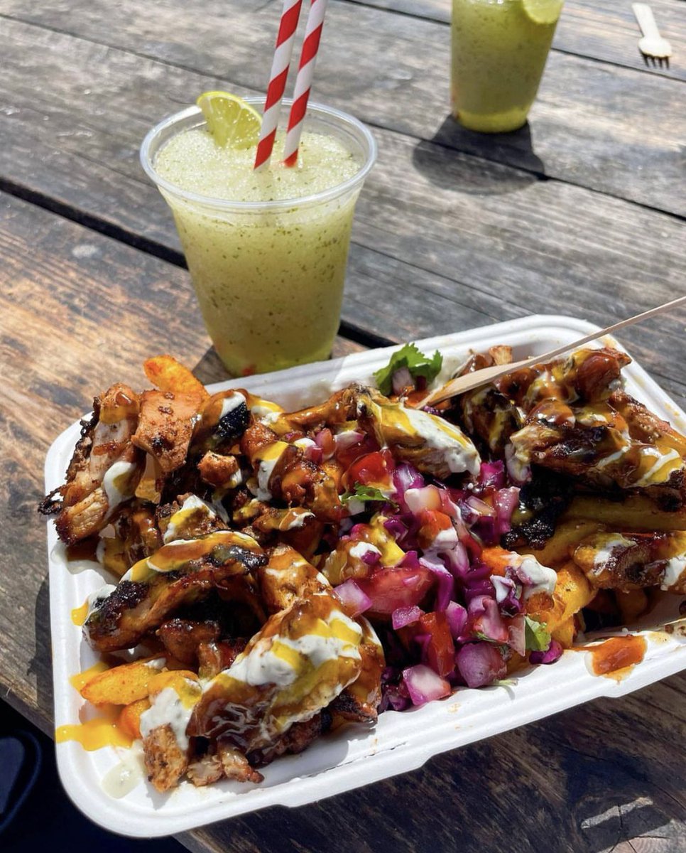 Half way to the weekend so we might as well start dreaming about frozen mojitos, right? Especially when they’re accompanied by our loaded chicken tikka fries 🤤 Make @CamdenMarket your pit stop when Saturday swings around! #WednesdayMotivation