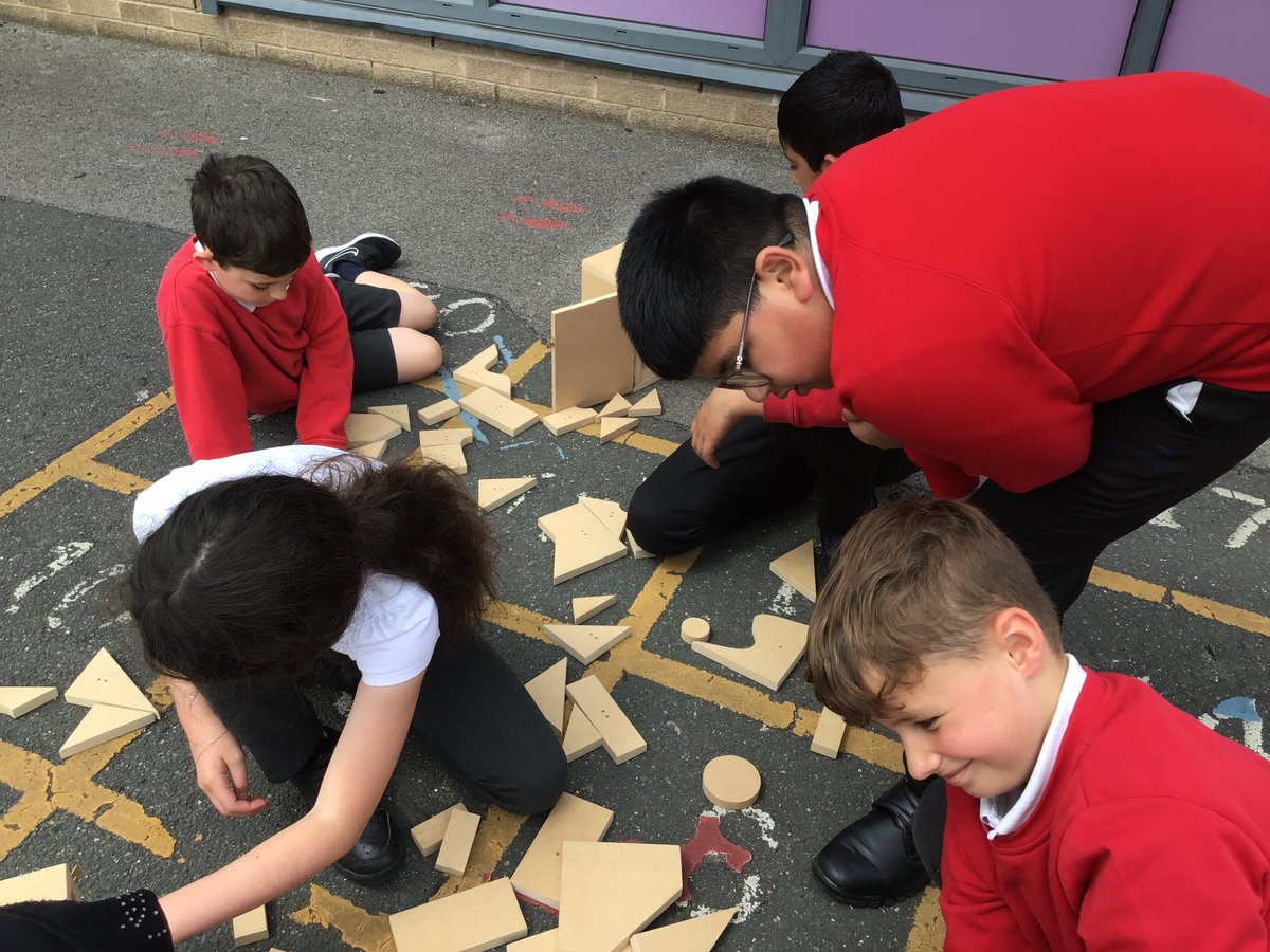 LapagePrimary's tweet photo. 5R had an amazing time with the Year 5 class from @DenholmSchool. We did some team building and problem solving activities, making new friends in the process.  Thank you @LapageSport and @MattDennison8 for the great ideas and resources. https://t.co/dNyOUfIF3C