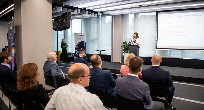 Technologie zmienią energetykę - z takim przesłaniem wraz z #PGNiGVentures zakończyliśmy spotkanie dla startupów „Energia Przyszłości". Dziękuję uczestnikom w tym m. in. #Enelion, #ICsec, <a href="/reliasol/">ReliaSol</a> oraz ekspertom #PGNiG za inspirujące wystąpienia. To był ogromny zastrzyk wiedzy💪