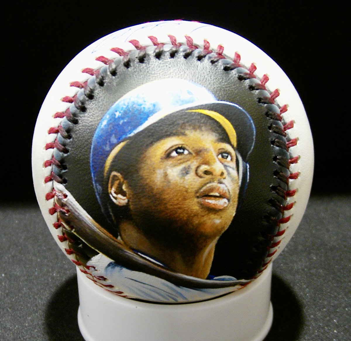 jtroutpaintings's tweet photo. Finished this @BoJackson painted baseball.
This signed ball from my collection as a kid got PSA certified and some fresh paint added.
#bojackson #kansascityroyals #sportsart #paintedbaseballs #sportsartcollectible https://t.co/Qjm20TB9s6