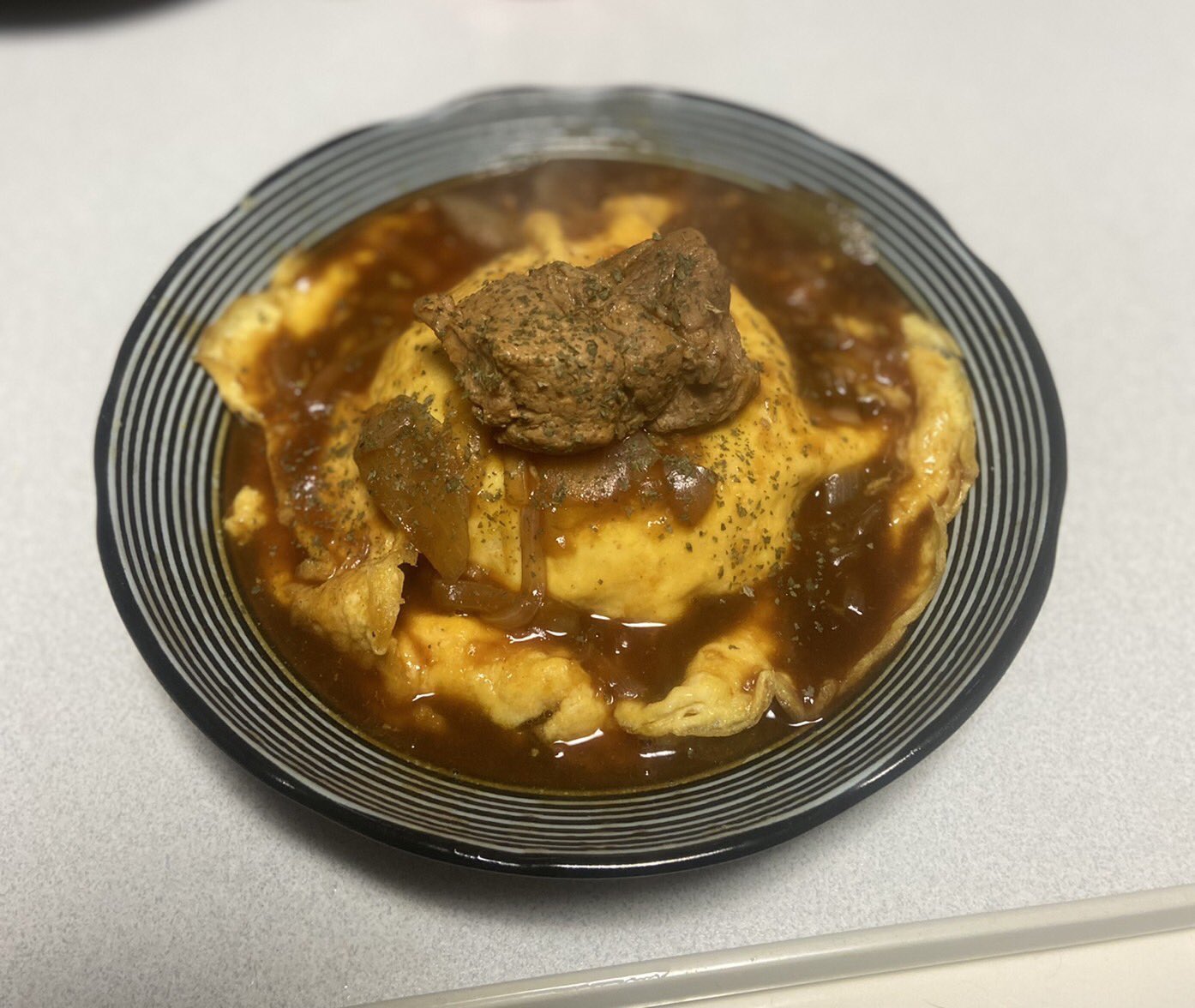 けけちゃま 今日の晩御飯はビーフシチューオムライス 中身はガーリックバターライス を作りましたお肉は圧力鍋使ったからめっちゃ柔らかい自分でもびっくりするレベルでおいしかった T Co 3lozbhxaui Twitter