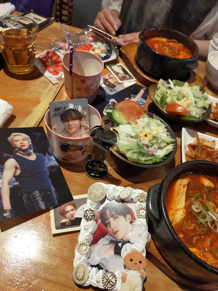 710m323y's tweet photo. 急遽、しずかちゃんと会える事になって、ヨサンのカプホ貰いに行ってきました😊☔の中ありがとう❣️
トレカもウレシイ(๓´˘`๓)
今度はゆっくり会おうね〜❤
@ateez_szk
#ハングルグミ #KOSF https://t.co/I8MKrKl0TP
