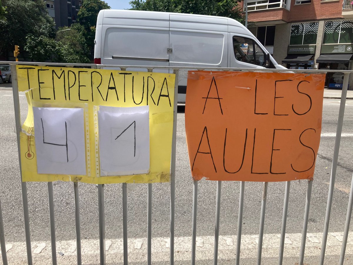 Otro día más de estrés térmico y sufrimiento para nuestro pequeños en <a href="/Escola_LEstel/">Escola L'Estel</a>. 40º  en la planta superior. Niños de 3 - 6 años sometidos a estas temperaturas. Pedimos soluciones al <a href="/consorciedubcn/">Consorci d'Educació</a>. Que no haga falta una desgracia para aplicar medidas efectivas.