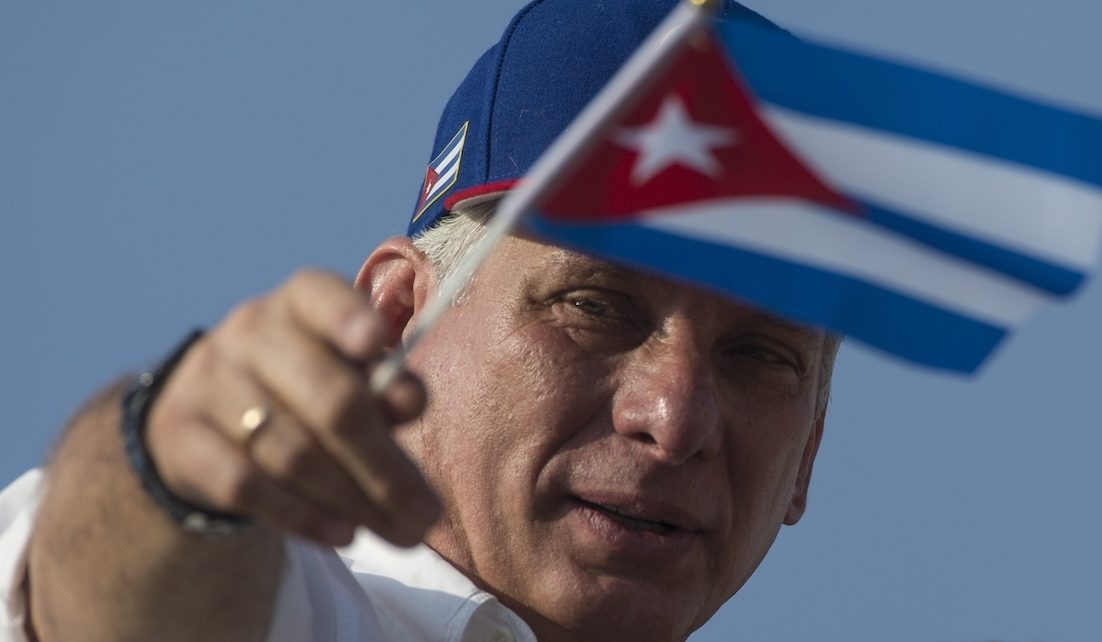 ¡ Si estás dispuesto a defender mi #Cuba y mi 🇨🇺 junto al <a href="/PartidoPCC/">Partido Comunista de Cuba</a>
Y <a href="/DiazCanelB/">Miguel Díaz-Canel Bermúdez</a> , entonces eres de los míos.!
#CubaPorLaPaz