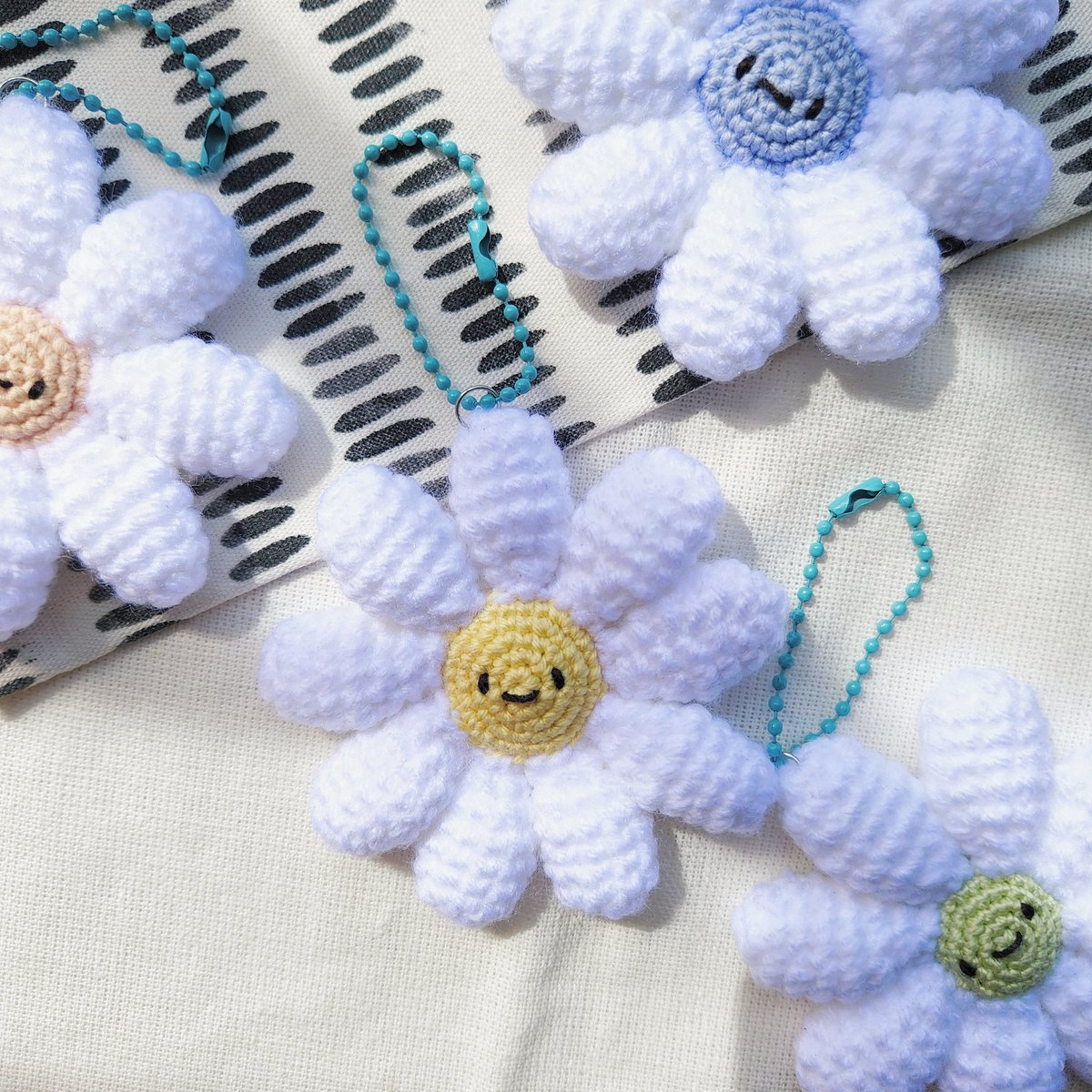 hellokitcrafts's tweet photo. Happy as daisies🌼
#daisies #daisy #flowers #flower #toy #amigurumis #amigurumitoys #amigurumidoll #amigurumiaddict #amigurumilove #amigurumilove #amigurumi #crochetersofinstagram #crochet #crochetaddict #crochetflower #crochetlove #handmadewithlove #handmade #diy #etsy #summer https://t.co/K4BvKkbpE9