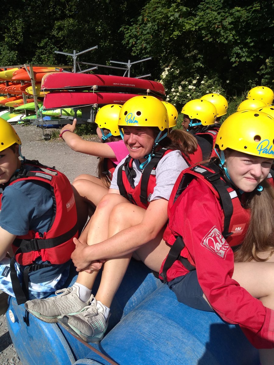 Miss Garvie's raft building team were very quick to build their craft - apparently this design is nicknamed 'The Tipper'. Now we see why... #soggy #postce