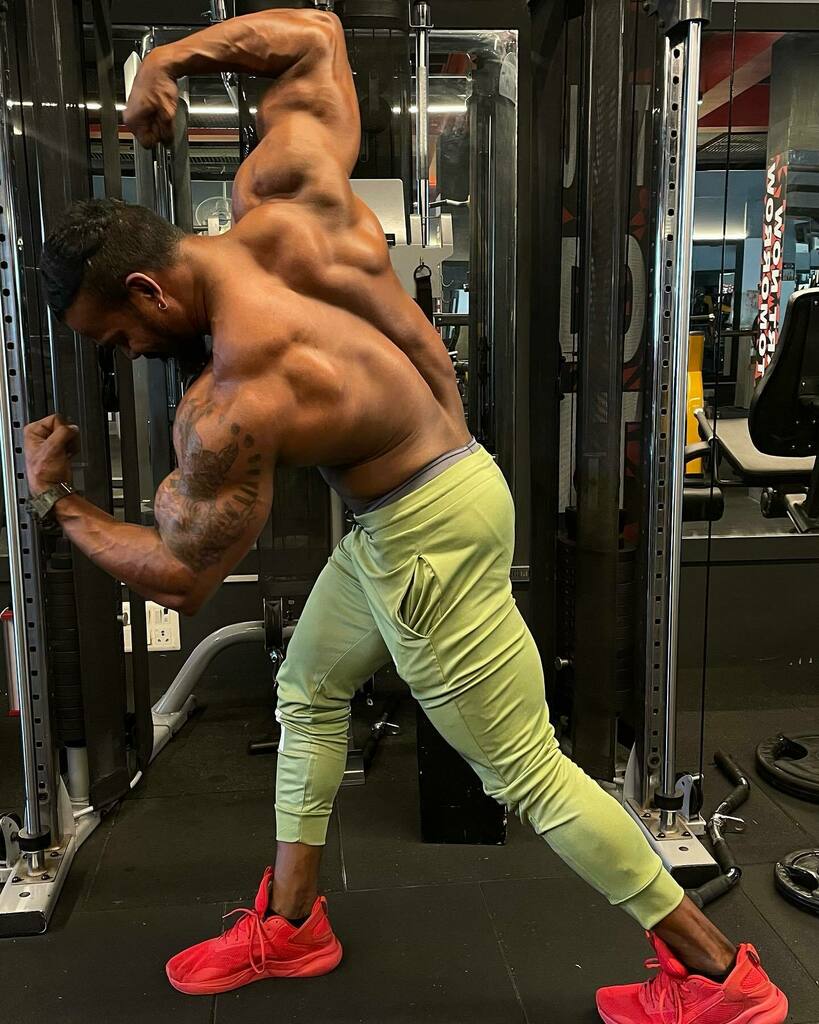 DoniDominic's tweet image. Posing Practice.
Coach n mentor @raahul.kumaran 
.
.
.
.
.
.
.
.
.
.
.

#cbum #bodybuilding #statueofequality #chrisbumstead #mrolympia #poselikeapro #jaycutler #workout #workoutmotivation #oldschoolbodybuilding #motivation #dorianyates #gymmotivation #k… instagr.am/p/Ce0vv88BVmG/
