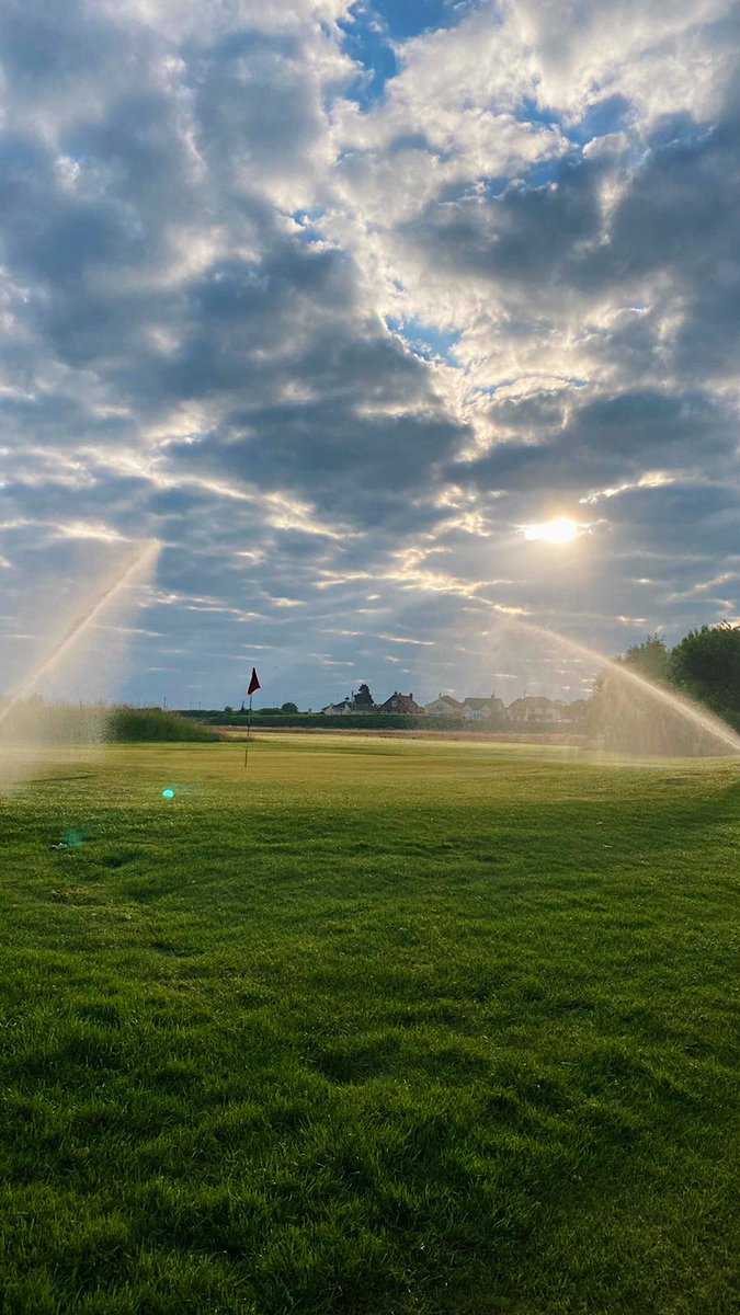 Simply Beautiful💚
What a brilliant job our Greenkeeping Team does keeping the course looking fantastic. Especially in these sunny conditions☀️
Photo taken by Tom our Deputy Head Greenkeeper

#golf #golfclub #norfolkgolf #golfcoursephotography #greenkeepers #greenkeeping
