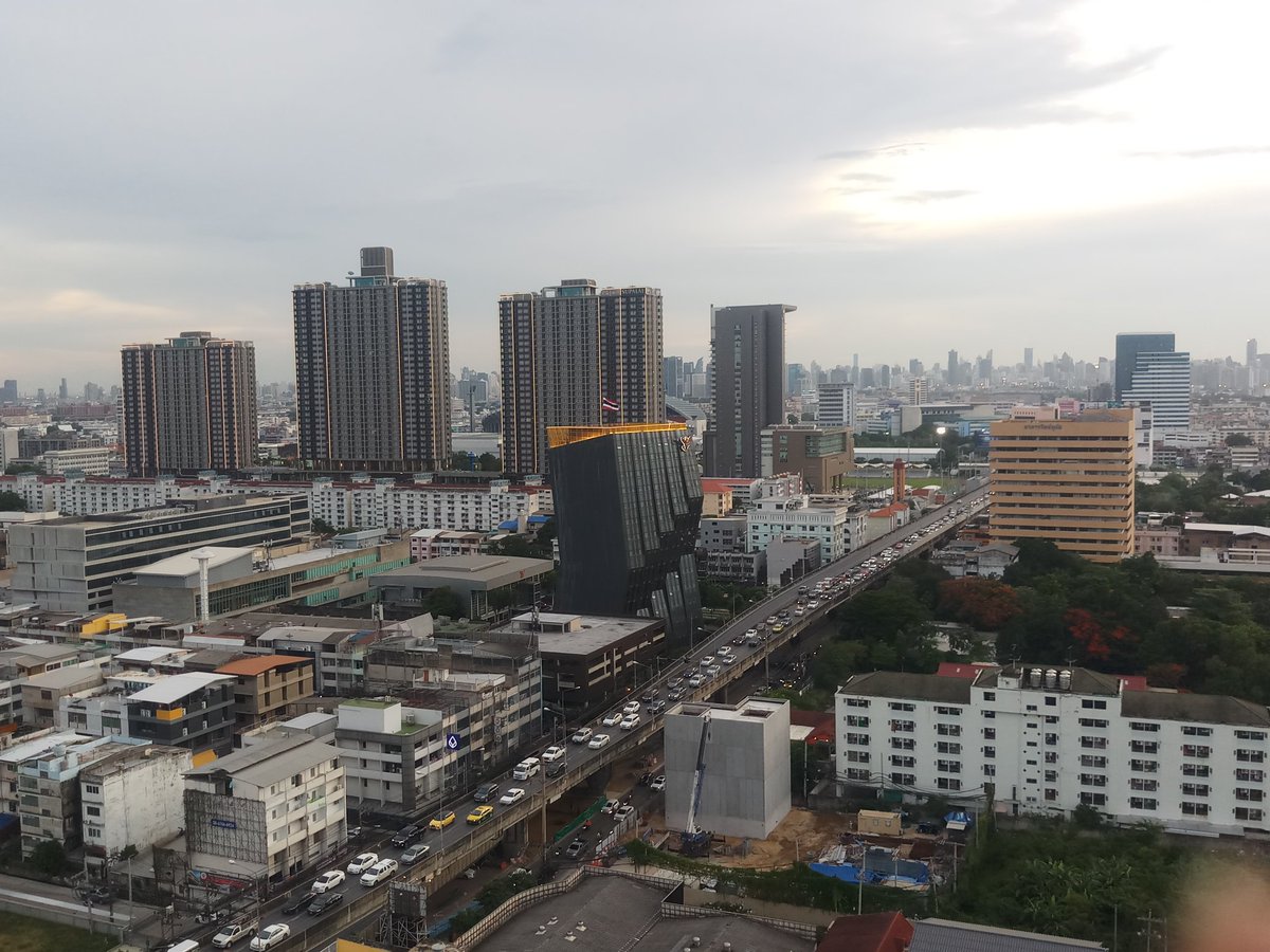 Sony1678Sri's tweet photo. @js100radio #ถนนรามคำแหง ขาออกมุ่งหน้าแยกลำสาลี ทั้งยกระดับและพื้นราบการจราจรติดขัด ท้ายแถวการกีฬาแห่งประเทศไทย https://t.co/gf8K0QmI2l