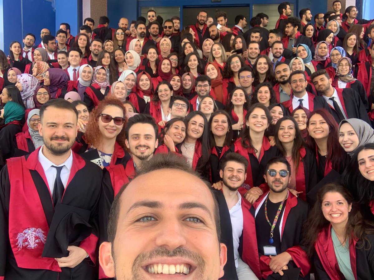 barisssskoc's tweet photo. Selcuk Tip 2022 mezunlari 🎉 https://t.co/qYGt7AsvB7