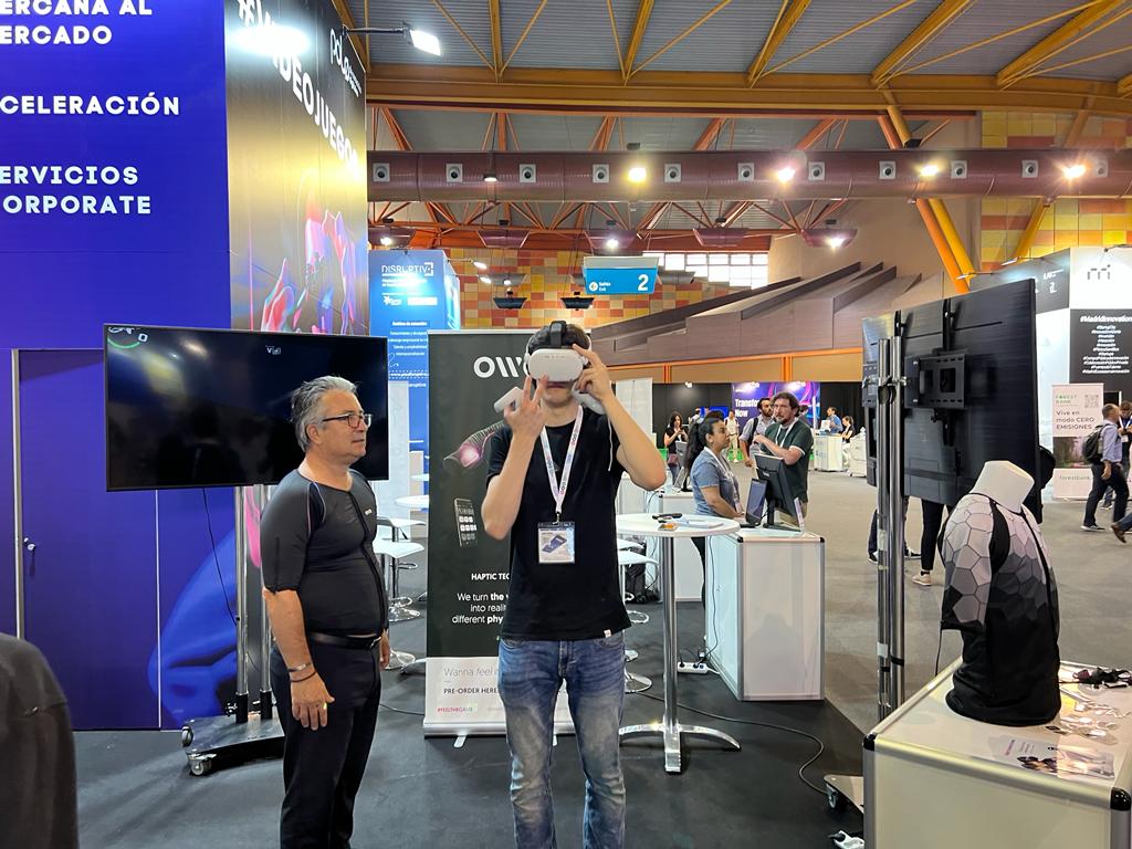 Novalo_LS's tweet photo. Durante estos días, Nóvalo está participando en el @DES_show, el evento tecnológico líder global dedicado a la transformación digital más innovador y disruptivo. ¡Te esperamos en el stand 2C310-5! #Novalo #LaBrujula #realidadvirtual #realidadextendida #metaverso #innovacion https://t.co/S1lUwSE36A
