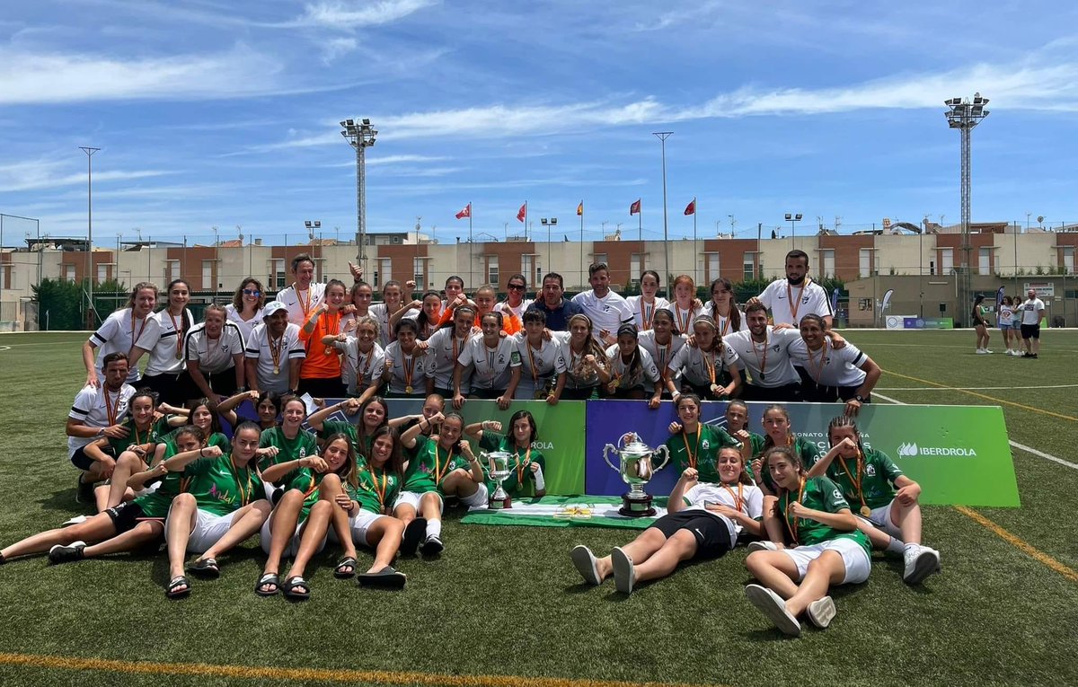 IESRPE1's tweet photo. Ainhoa Hernandez Molina, alumna del @IESRPE1.
Convocada con la selección Andaluza sub-17 para disputar la fase plata del campeonato de España que se disputó en Murcia del dia 2 al 8 de junio. Logró ser campeona de España, siendo una pieza importante para su selección. https://t.co/SmEwYzfYOd