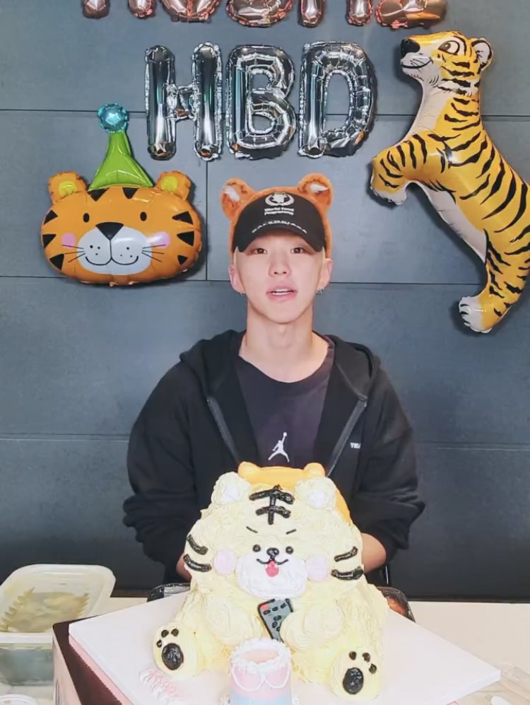 hoshi☻︎ 220615 #HOSHI birthday vlive translation thread 🐯💖 @pledis_17
