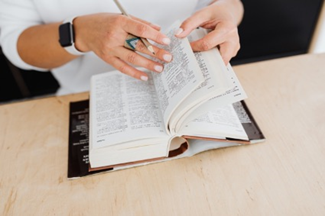 tatutrad's tweet photo. ¿Te gustaría saber qué métodos y técnicas usamos los traductores para ofrecer el mejor servicio? Consulta nuestro blog para encontrar respuesta a todas tus preguntas. https://t.co/MzvCDJbShR https://t.co/kYsQZ9pamQ