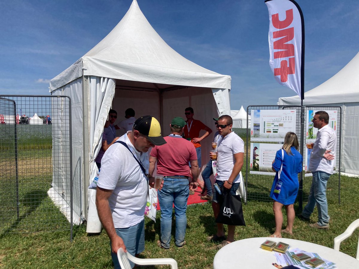 Christianp_FMC's tweet photo. @FMCAgro présente sur #lin https://t.co/oJfii38Q3U avec @Arvalisofficiel @benoit_nmd @YFlodrops #TeamFMCAgro Une belle affluence sous un superbe soleil normand. On vous attend au stand #18A Un dernier salon ou la carrière a commencé il y a presque 40 ans. https://t.co/rFDe4t7ry9