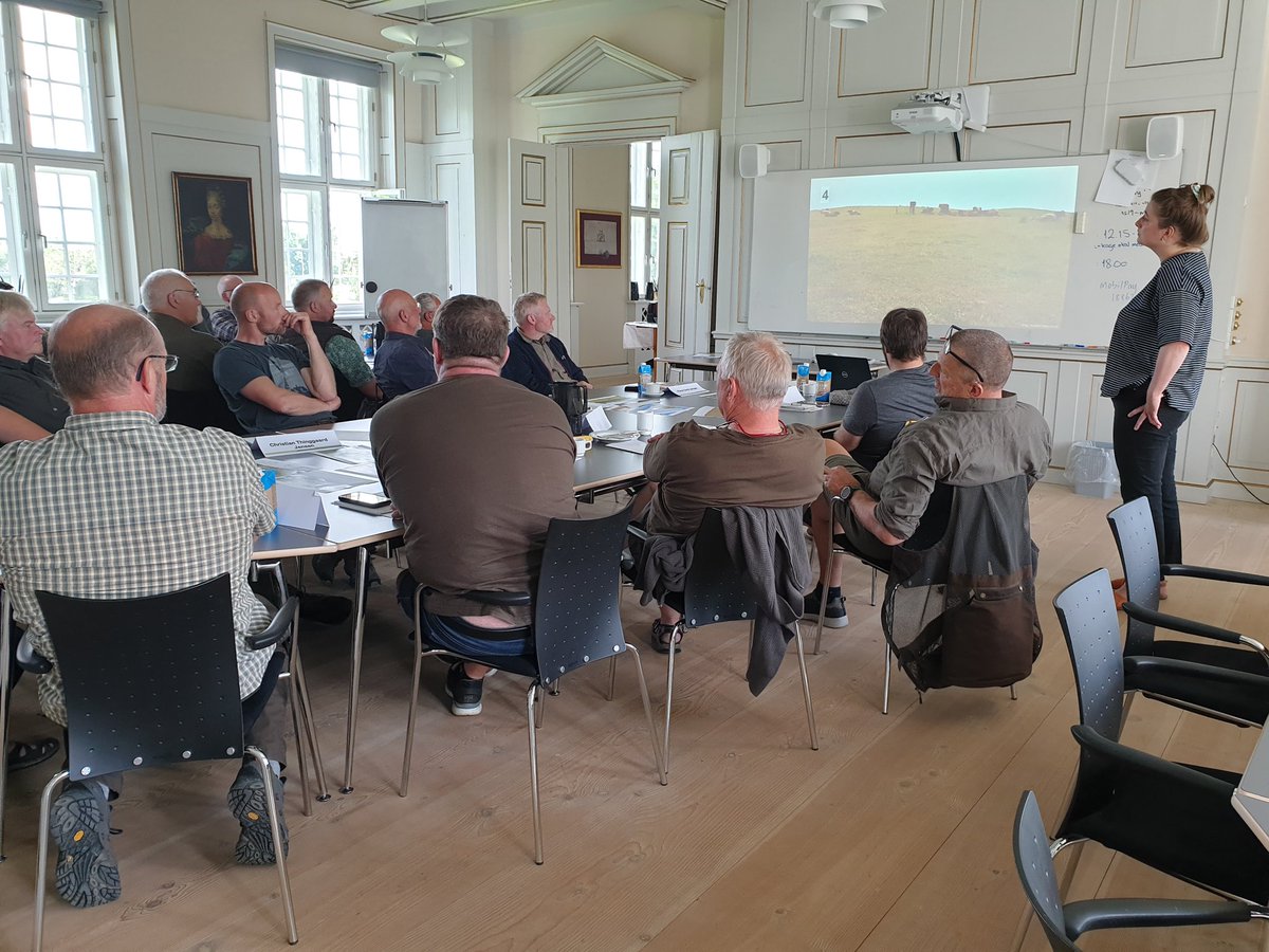 SEGESNatur's tweet photo. Så har vi gang i 3. omgang af AMU kurset "Naturforvaltning, modul 1".
Kurset er lavet i samarbejde mellem #seges, IP Life projektet "Naturman"og @lundbæk landbrugsskole. @AndOddershede fra #seges natur lagde ud med at sætte fokus på indsatser til gavn for biodiversitet 🦋 https://t.co/rV8g5Bip0l