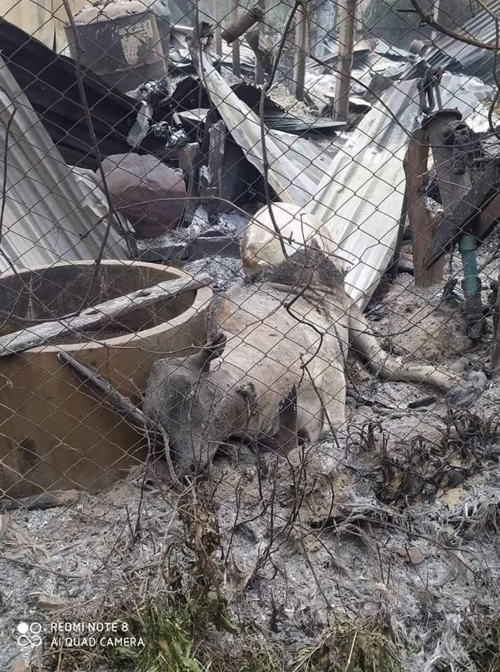 spring_2021's tweet photo. Terrorist forces stormed MuuKam village in Depayin Tsp, Sagaing Division on the morning of June 14,and set the houses on fire — more than 300 houses were destroyed. SAC also abducted and interrogated 4 women in village.

#2022Jun15Coup 
#WarCrimesOfJunta 
#WhatsHappeningInMyanmar https://t.co/NDsh2TmLB4