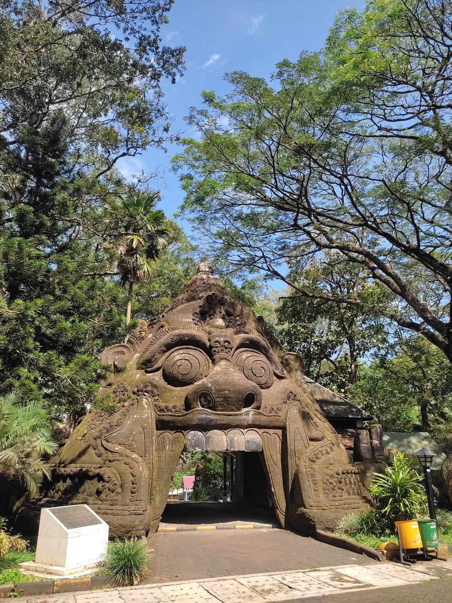 yurisningtyas tweet media