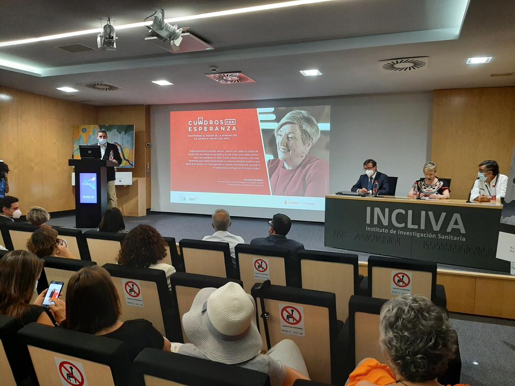 GVAclinic's tweet photo. 🏥 Inauguramos la exposición "Cuadros con esperanza" un precioso proyecto de @GileadOncology @CMMetastasico y @_SOLTI que usa la Inteligencia Artificial para convertir en arte los testimonios de 3 mujeres con la enfermedad https://t.co/BnKrLsgclm