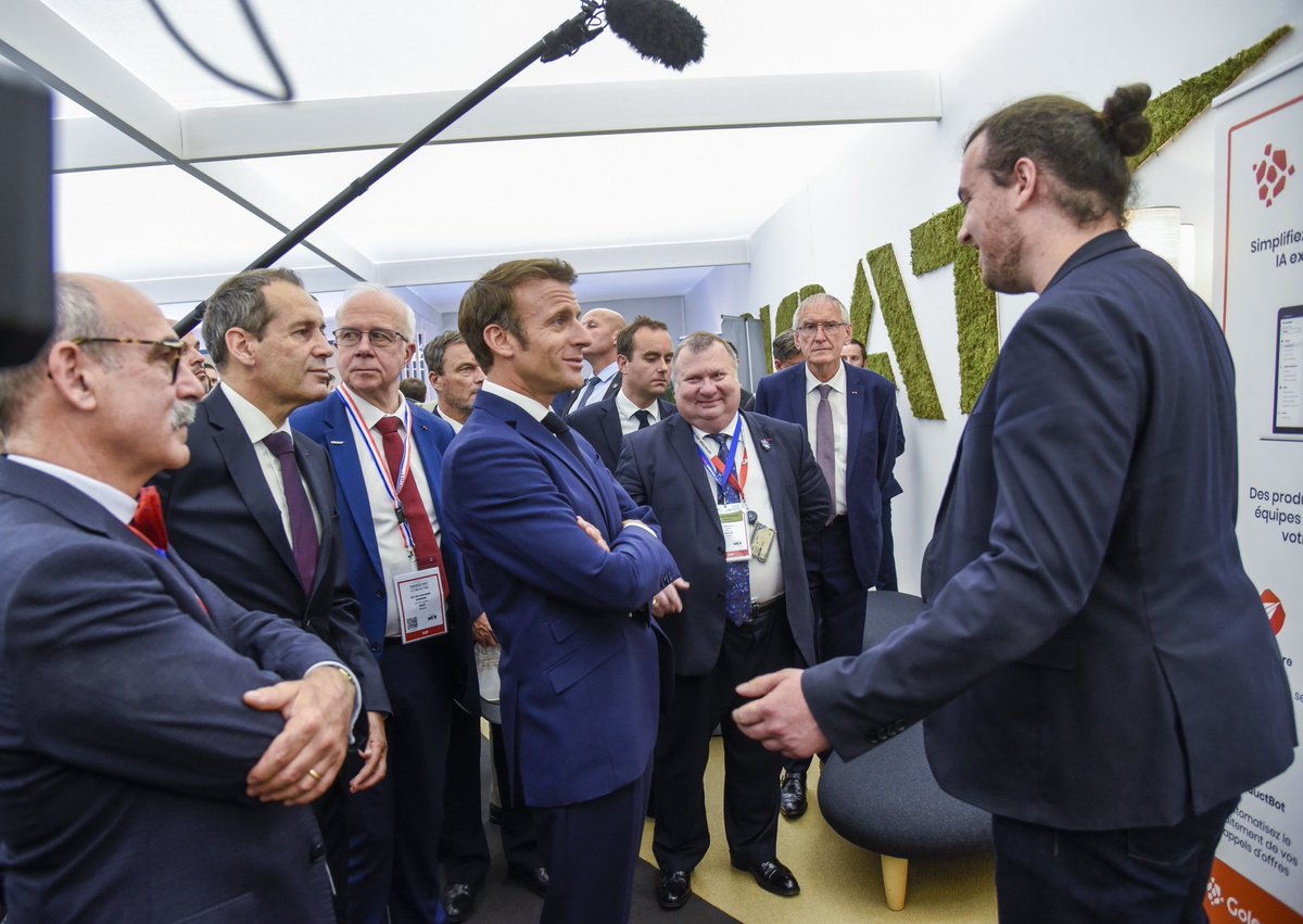 Killian Vermersch (@sup_puck) on Twitter photo J'ai eu la chance de présenter <a href="/golem_ai/">Golem.ai</a> au président <a href="/EmmanuelMacron/">Emmanuel Macron</a> à Eurosatory. Nous avons parlé de notre approche "duale" de travail à la fois avec le ministère <a href="/Armees_Gouv/">Ministère des Armées</a> et le monde civil, pour le traitement #IA #NLU des documents et messages entrants.
<a href="/echiva/">Emmanuel Chiva</a> <a href="/GICAT_FR/">GICAT</a> J'ai eu la chance de présenter <a href="/golem_ai/">Golem.ai</a> au président <a href="/EmmanuelMacron/">Emmanuel Macron</a> à Eurosatory. Nous avons parlé de notre approche "duale" de travail à la fois avec le ministère <a href="/Armees_Gouv/">Ministère des Armées</a> et le monde civil, pour le traitement #IA #NLU des documents et messages entrants.
<a href="/echiva/">Emmanuel Chiva</a> <a href="/GICAT_FR/">GICAT</a>