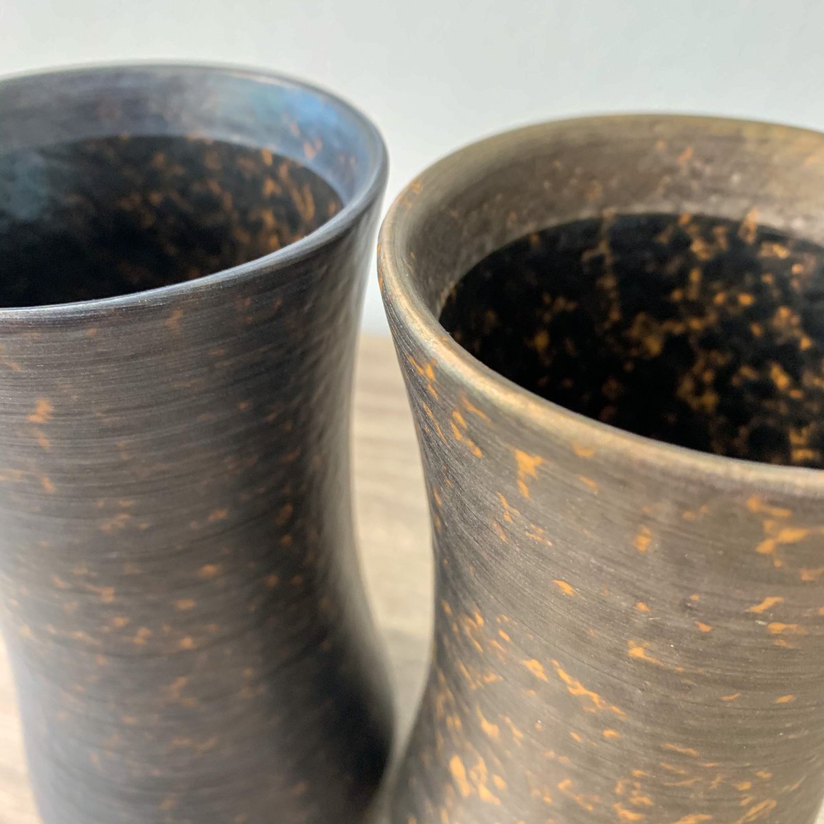 swaygallery's tweet photo. CHEERS TO BEER
Raise your glass for the National Beer Day with this beautiful pair of beer glasses 🍻
https://t.co/Xz8OjEHm4R
#swaygallery #swaygallerylondon #swaylondon #nationalbeerday2022 #cheerstobeer #ceramics #japaneseceramics #japan #aritaware #beerglass #cheers🍻#beer https://t.co/LrFye69yMY